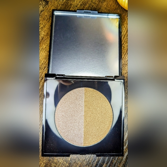 5/75$ KVOSSNYC Fairy Dust Pressed Highlighter - Picture 16 of 16
